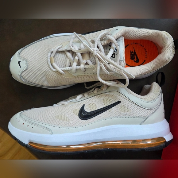 Athletic_Shoes